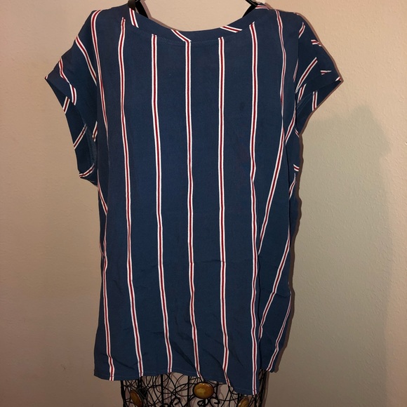 Cute red white and blue blouse. - Picture 1 of 4